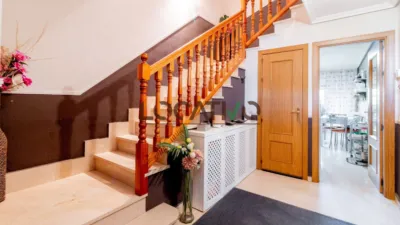 Semi-detached House in Urban Core photo 2