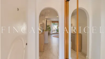 Townhouse in Els Molins-Poble Sec-Pins Vens photo 3