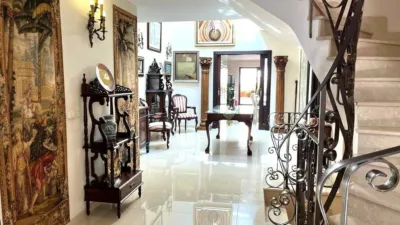 House in the Centre photo 2
