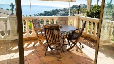 Chalet in Canyelles-La Montgoda photo 2
