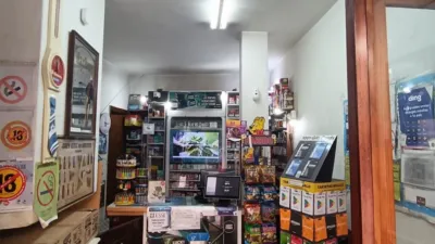 Local comercial en venta en Os Mallos-A Falperra - Más