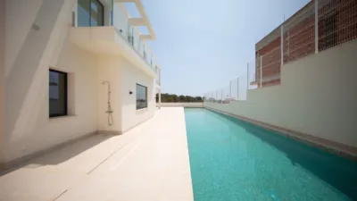 Villa in Golf Bahía Urbanisation photo 8