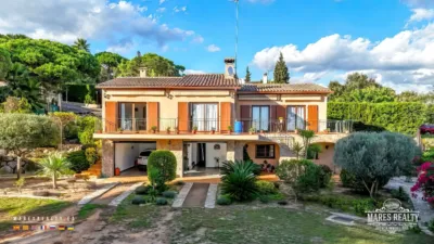 Chalet in Canyelles-La Montgoda photo 4