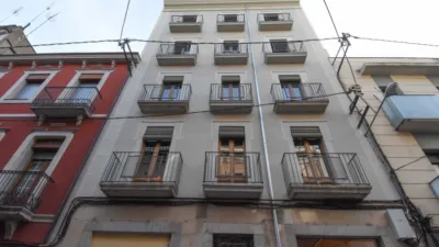 Piso en alquiler en Eixample-Centre, Eixample-Centre (Girona Capital) de 2.736 €<span>/mes</span>