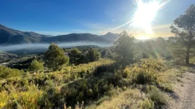 Terreno en venta en El Castell de Guadalest - Més
