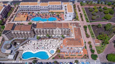 Apartamento en alquiler en Calle Finlandia, 5, Playa de Las Américas (Arona) de 1.700 €<span>/mes</span>