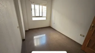 Piso – Orihuela, Josefina Manresa - Más