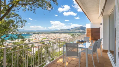 Apartment in Port Esportiu-Canyelles-Puig Rom photo 4