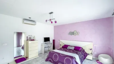 Terraced house in Casc Antic photo 36