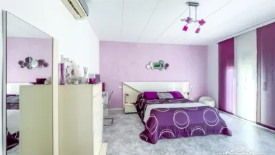 Terraced house in Casc Antic photo 40