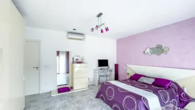 Terraced house in Casc Antic photo 42