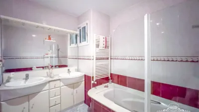 Terraced house in Casc Antic photo 46