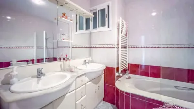 Terraced house in Casc Antic photo 47