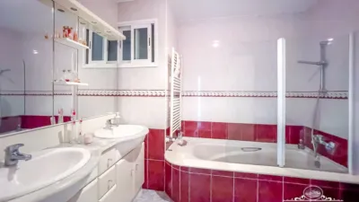 Terraced house in Casc Antic photo 49