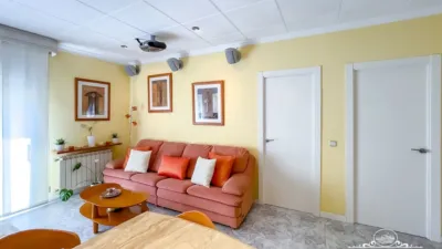 Terraced house in Casc Antic photo 6