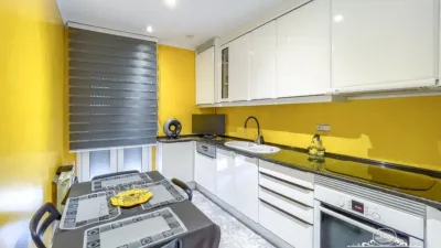 Terraced house in Casc Antic photo 9