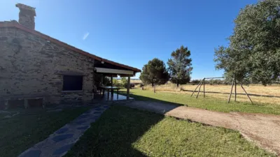 Rustic farm in Malpartida de Plasencia photo 7