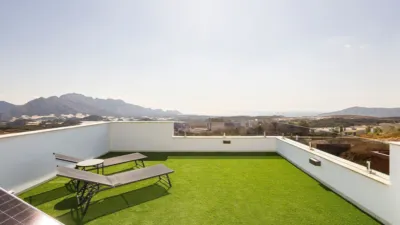 Chalet on Carrer Mariola photo 4