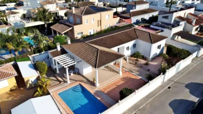 Chalet on Calle Tormos, No. 4 photo 2