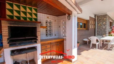 Chalet in La Sagrera photo 11