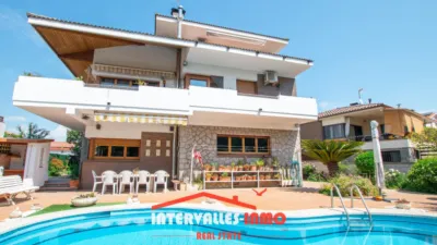 Chalet in La Sagrera photo 3