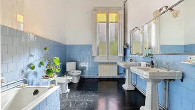House in Urban Core photo 31