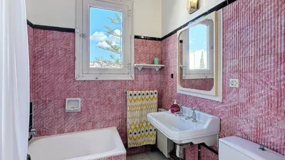 House in Urban Core photo 30