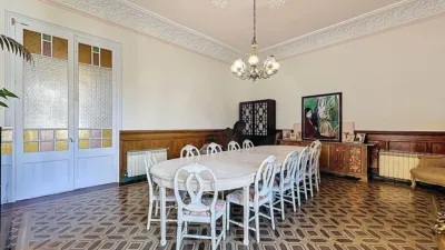 House in Urban Core photo 35