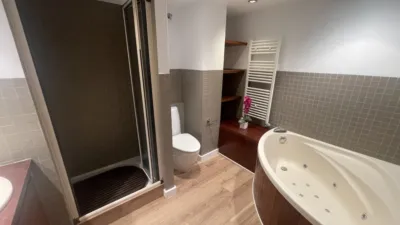 Casa unifamiliar en alquiler en Carrer Nou del Teatre, Barri Vell (Girona Capital) de 2.400 €<span>/mes</span>