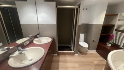 Casa unifamiliar en alquiler en Carrer Nou del Teatre, Barri Vell (Girona Capital) de 2.400 €<span>/mes</span>