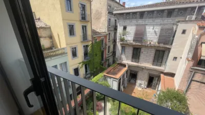 Casa unifamiliar en alquiler en Carrer Nou del Teatre, Barri Vell (Girona Capital) de 2.400 €<span>/mes</span>