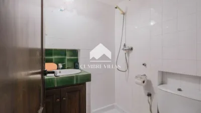 House near Bus Stop, Near Hotel, Near Pharmacy, Near Restaurants, Near School photo 118