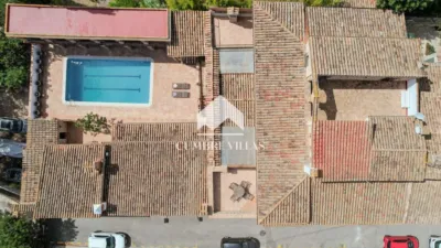 House near Bus Stop, Near Hotel, Near Pharmacy, Near Restaurants, Near School photo 135