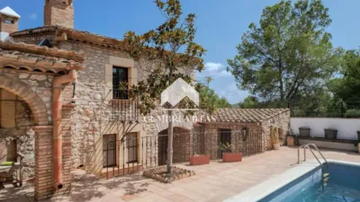 House near Bus Stop, Near Hotel, Near Pharmacy, Near Restaurants, Near School photo 139