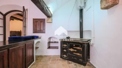 House near Bus Stop, Near Hotel, Near Pharmacy, Near Restaurants, Near School photo 15