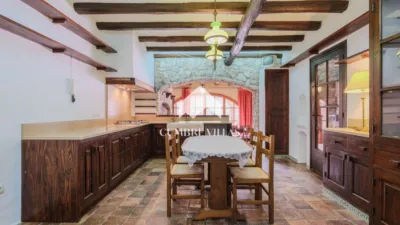 House near Bus Stop, Near Hotel, Near Pharmacy, Near Restaurants, Near School photo 44