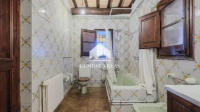House near Bus Stop, Near Hotel, Near Pharmacy, Near Restaurants, Near School photo 78