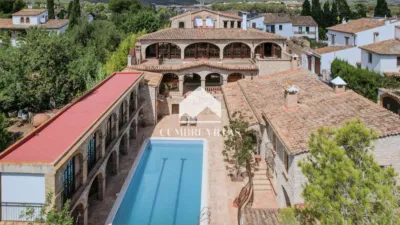 House near Bus Stop, Near Hotel, Near Pharmacy, Near Restaurants, Near School photo 93