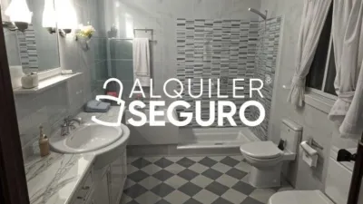 Chalet en alquiler en La Hacienda - Nueva Andalucía, La Hacienda-Nueva Andalucía (Dos Hermanas) de 750 €<span>/mes</span>
