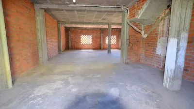 Local comercial en alquiler en Oza Cesuras - Més