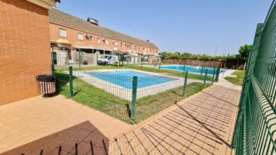 Townhouse in Coria del Río photo 5