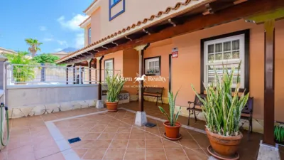 Terraced house on Calle Botavaria photo 2