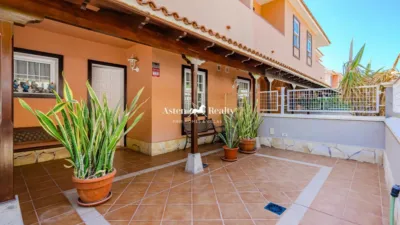 Terraced house on Calle Botavaria photo 3