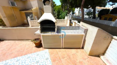 Pis – Torrevieja, Urbanización Los Balcones - Més