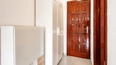 Apartment on Calle de Alemania photo 8