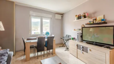 Piso en venta en Avenida de Marcelo Celayeta, 132, cerca de Calle de Errotazar, Rochapea - Arrotxapea (Pamplona - Iruña) de 235.000 €
