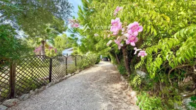 Villa for sale on Carrer de Sirlot photo 2