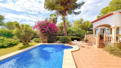 Villa for sale on Carrer de Sirlot photo 3
