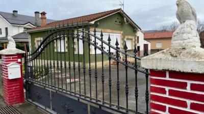 Casa en venta en Calle de Santander, 16, Los Corrales de Buelna de 245.000 €