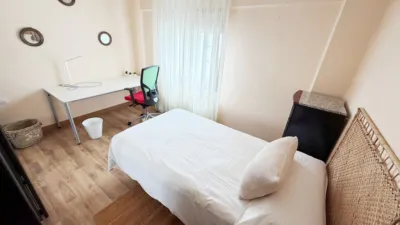 Piso en alquiler en Calle del Doctor Jiménez Díaz, El Carbayedo-El Quirinal (Avilés) de 1.050 €<span>/mes</span>